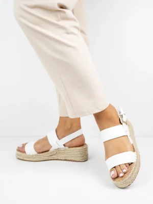 Sandały na koturnie z paskami w kolorze White