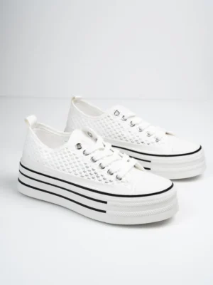 Trampki damskie z ażurowym wzorem białe w kolorze White