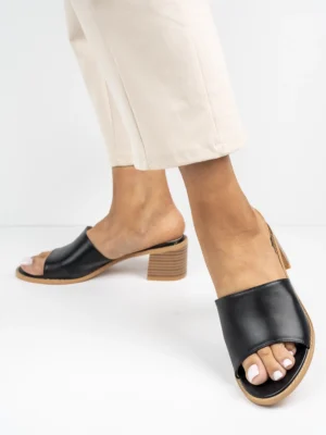 Klapki na obcasie eleganckie damskie w kolorze Black