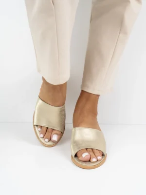 Klapki na obcasie eleganckie ze skóry w kolorze Gold