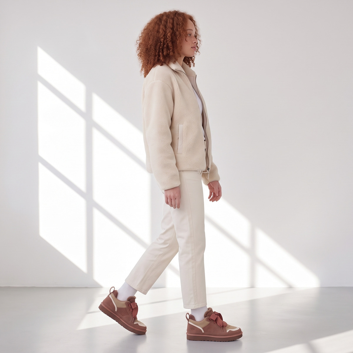 Ugg Lowmel Brązowe Rocky Oak Ocieplane Sneakersy – na modelce, w ruchu
