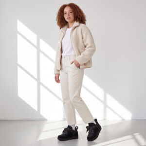 Ugg Lowmel Czarne Black Ocieplane Sneakersy – na modelce, cała sylwetka